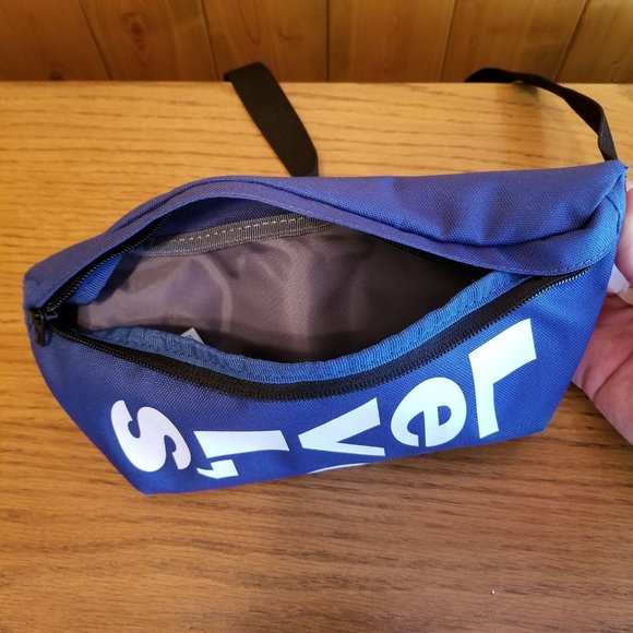New Levi's Logo Sling/Fanny Pack! - Picture 2 of 5